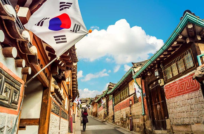 Sydkoreansk bygning med sydkoreansk flag